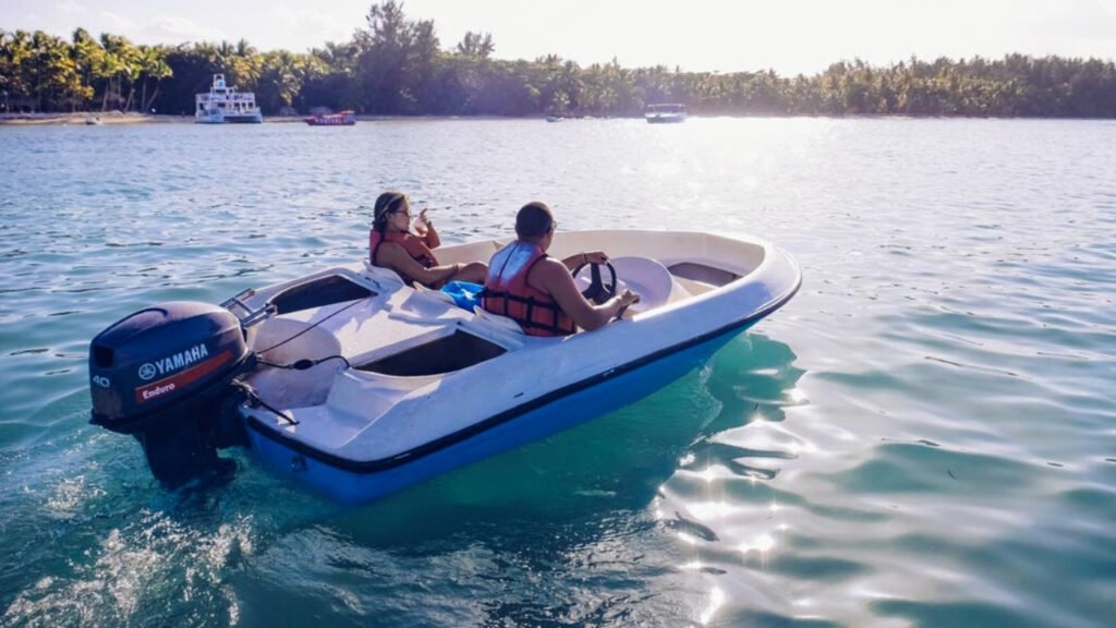 Speedboats and Snorkeling | Punta Cana Tours and Airport Transfers | Montisa Travel